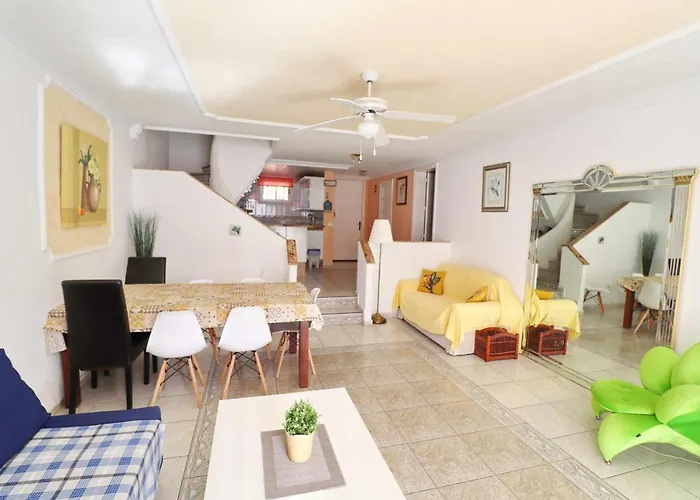 V01 Parque Santiago 2 Villa 3 bed sleeps 10